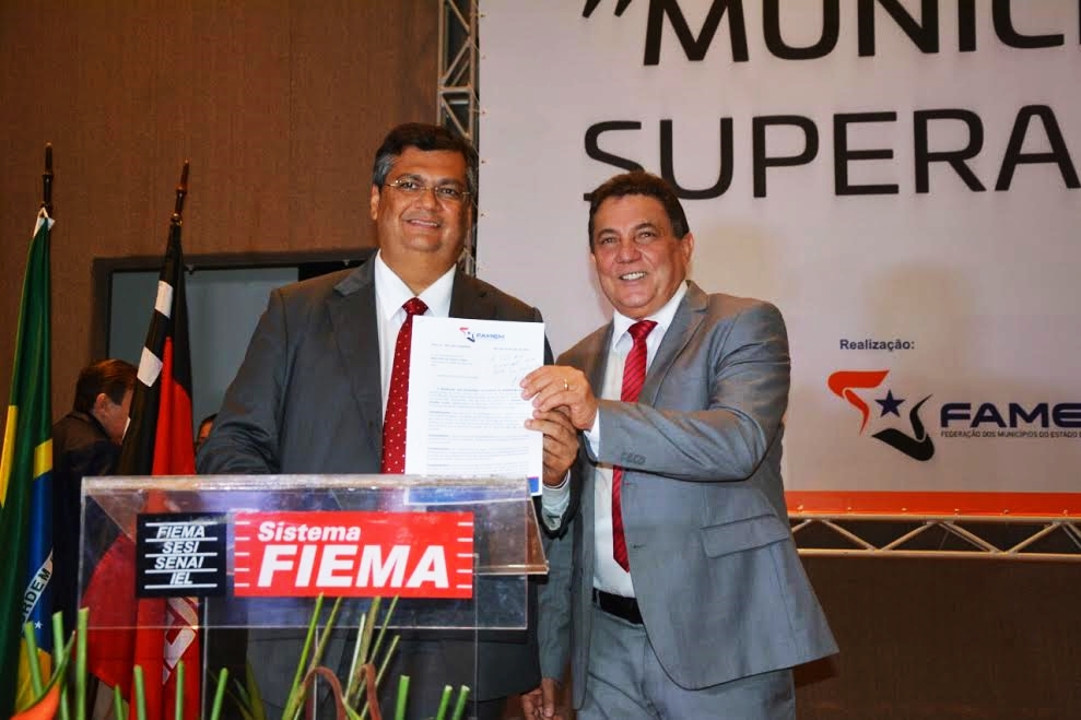 Flávio Dino e Tema Cunha exibem autorização para habilitação de municípios em gestão de Saúde